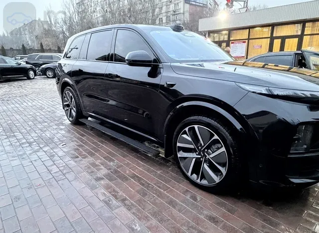 LiXiang L9 Рестайлинг 1.5hyb AT 4WD 2024 — 4 483 095 ₽ — Кыргызстан